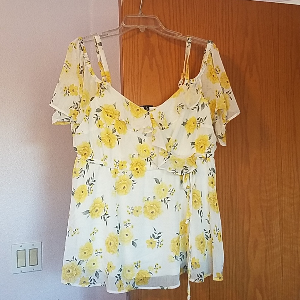 Torrid Size 0 cold shoulder floral top